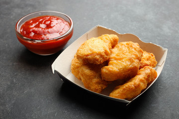 Nuggets  and chili sauce