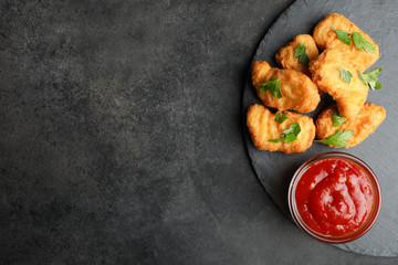 Nuggets with parsley and chili sauce