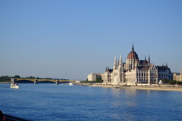 Fototapeta na wymiar parliament in budapest