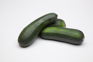 Calabacín fresco, recién cogido del huerto, preparado para ser consumido. Con el calabacín podemos hacer tortillas, podemos hacer verduras o bien pistos y sanfainas.