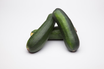 Calabacín fresco, recién cogido del huerto, preparado para ser consumido. Con el calabacín podemos hacer tortillas, podemos hacer verduras o bien pistos y sanfainas.
