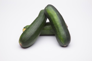 Calabacín fresco, recién cogido del huerto, preparado para ser consumido. Con el calabacín podemos hacer tortillas, podemos hacer verduras o bien pistos y sanfainas.