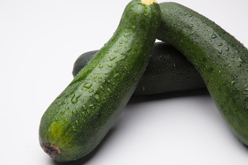 Calabacín fresco, recién cogido del huerto, preparado para ser consumido. Con el calabacín podemos hacer tortillas, podemos hacer verduras o bien pistos y sanfainas.