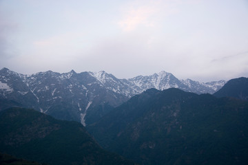 Fototapeta premium A beautiful view of the Dhauladhar Himalayan Range at Sunset at Kareri, Himachal Pradesh, India