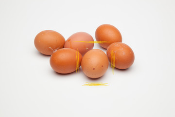 Huevos de gallina, ricos en proteinas, alimento muy completo, tiene mil usos en la cocina, se pueden comer hervidos, fritos, al horno