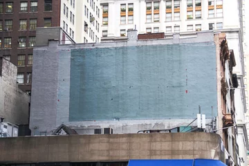 Foto op Plexiglas Side of a building in New York with painted-over advert space © Nevena Kozekova