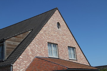 Fototapeta na wymiar ein schönes neues Haus in Norddeutschland