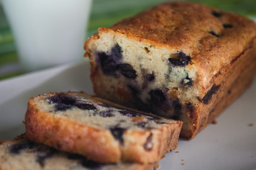 cake with raisins