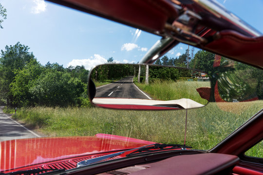 Rückspiegel Im Auto, Rückspiegel Im Cabriolet Lizenzfreie Fotos