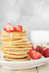 Pancakes with fresh strawberry and honey
