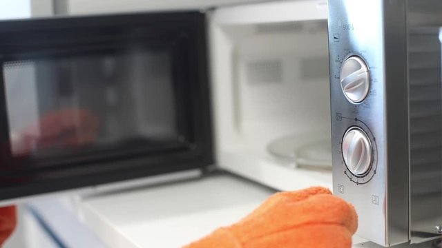 Mikrowelle im Labor Experimente Wissenschaft