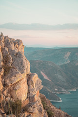 Mirador el Vigilante en la Presa de Zimap&aacute;n en Hidalgo, M&eacute;xico