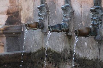 Fuentes p&uacute;blicas en un pueblo de Espa&ntilde;a