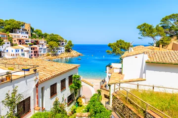 Cercles muraux Europe méditerranéenne White houses with orange tile roofs and steps to beach in Sa Tuna coastal fishing village, Costa Brava, Spain