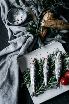Fish with spices and bread