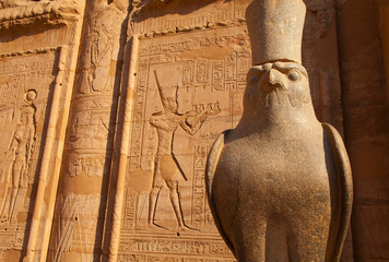 Dios halcón Horus, Templo de Horus de Edfu, Valle del Nilo, Egipto.