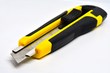 Black-yellow box cutter/stationery knife