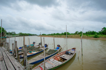 Fototapeta na wymiar boats in the canal