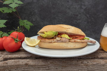 Bocadillo de carne de cerdo
