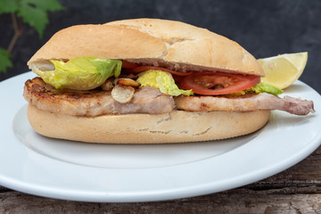 Bocadillo de carne de cerdo