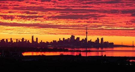 Fototapeta na wymiar Toronto Sunrise