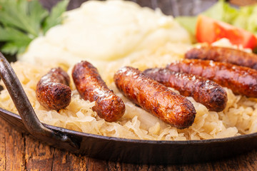 Nürnberger Würstchen mit Sauerkraut
