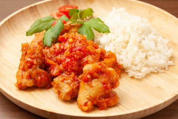 鶏肉のトマト煮込みとバターライス