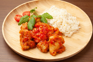 鶏肉のトマト煮込みとバターライス