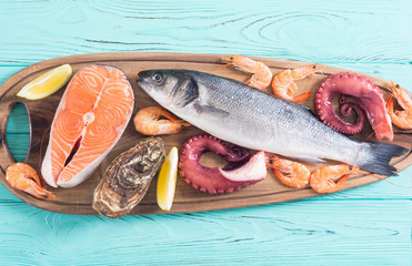 Salmon , sea ​​bass , oysters and octopus