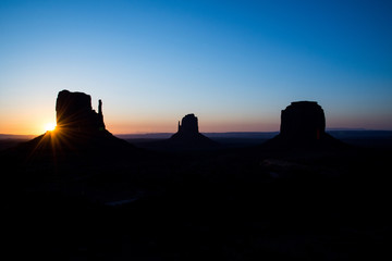 The rising sun over Monument Valley