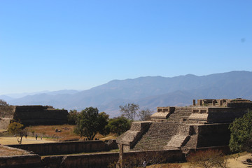 Fototapeta na wymiar Oaxaca Piramid Monte Alban skye blue archeology