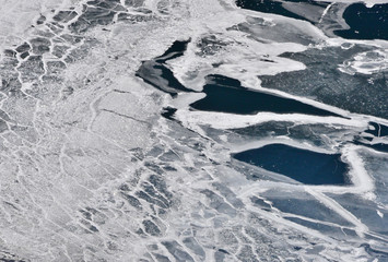 氷結する榛名湖