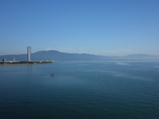 朝の琵琶湖