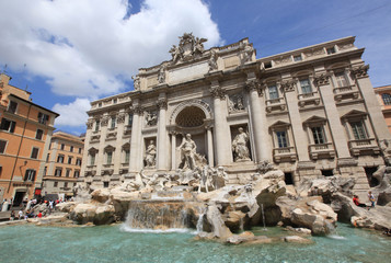Fototapeta na wymiar Fontana di Trevi water spring in italy