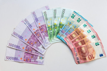 Stapel EURO-Geldscheine zeugt von Reichtum, Gewinn, Prämie, Lohn, Gehalt und Finanzcheck