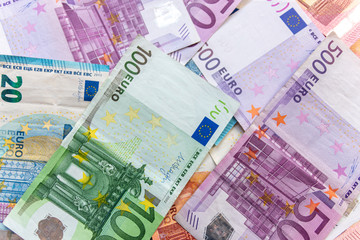 Stapel EURO-Geldscheine zeugt von Reichtum, Gewinn, Prämie, Lohn, Gehalt und Finanzcheck