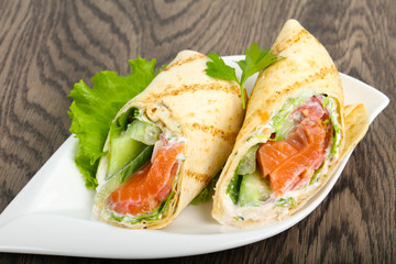 Salmon bread roll