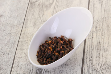 Dry clove seeds