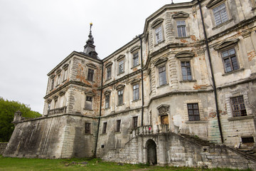 Fototapeta na wymiar Famous touristic destination old ruined palace castle Pidhirci in Ukraine
