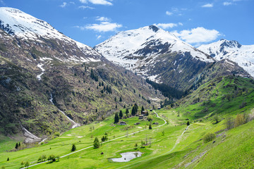 Fototapeta na wymiar Golfplatz bei Tujetsch/Tavetsch, Surselva, Graubünden, Schweiz