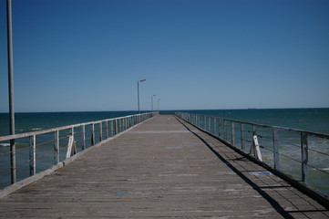 Fototapeta na wymiar 海岸の桟橋