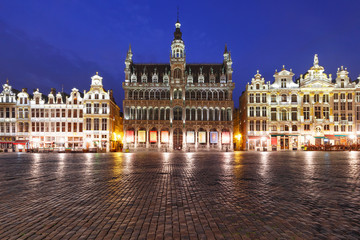 Fototapeta na wymiar Grand Place Square at night in Brussels, Belgium
