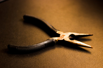 Obraz premium Rusty pliers open