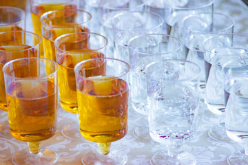 glasses, alcoholic and non-alcoholic drinks, serving, pattern