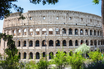Fototapeta premium ROME, Italy: Great Roman Colosseum (Coliseum, Colosseo) also known as the Flavian Amphitheatre. Famous world landmark. Scenic urban landscape