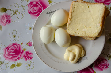 eggs with white bread