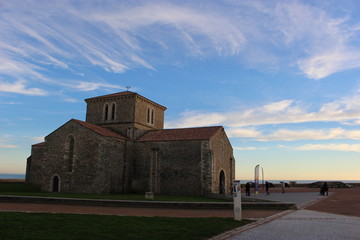 Prieuré Saint-Nicolas le soir à  la Chaume (Sables d'Olonne, Vendée)