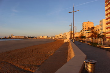 Coucher de soleil sur le remblai des Sables d'Olonne (Vendée)