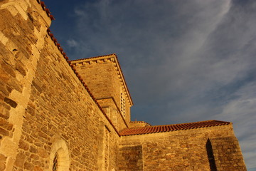 Coucher de soleil sur le prieuré St-Nicolas à la Chaume (Vendée)
