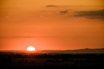 Fototapeta premium Setting sun over the minimal landscape